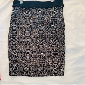 THE LIMITED BLACK AND BEIGE LACE PENCIL SKIRT